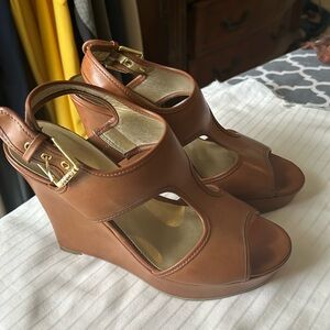 Camel Guess Wedges 7.5